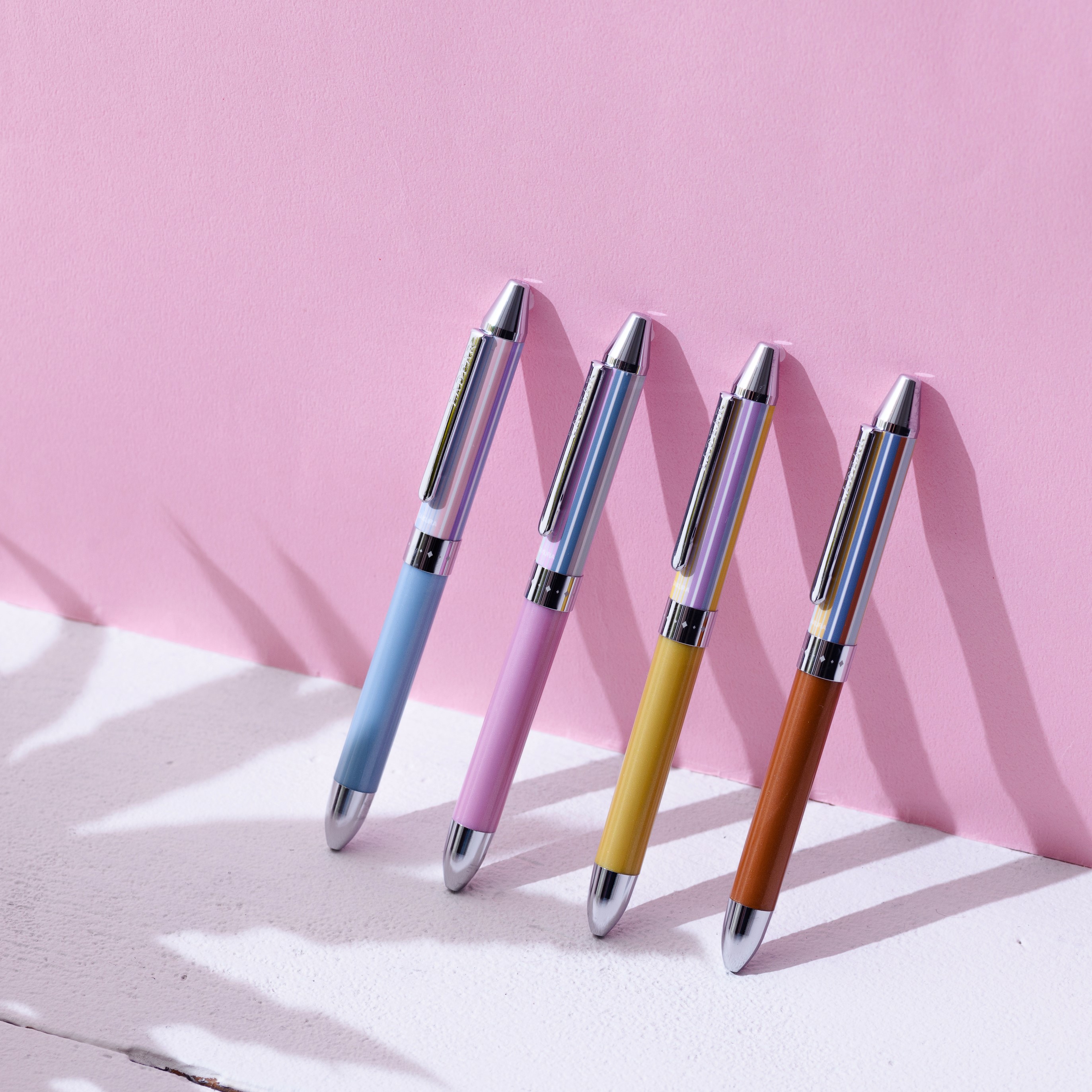 デザインボールペン ラグジュアリー おしゃれ手帳にぴったり！ 流行の“クリーム色”の紙にも映えるこだわり